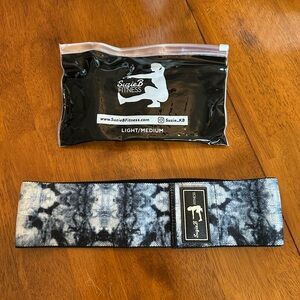 Suzie B Fitness Black & White Tie Dye Glute Band